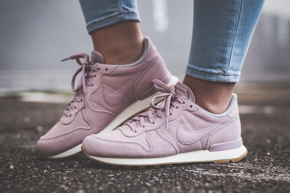 公式正規品!★NIKE W INTERNATIONALIST SE PARTICLE ROSE Nike Wmns Internationalist Se 